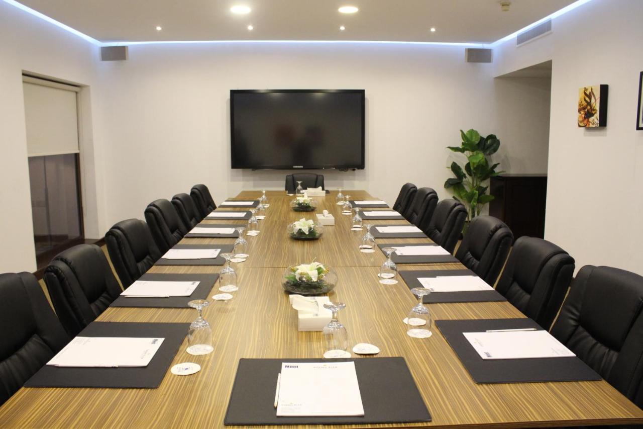 מלון מנאמה Golden Tulip Bahrain מראה חיצוני תמונה